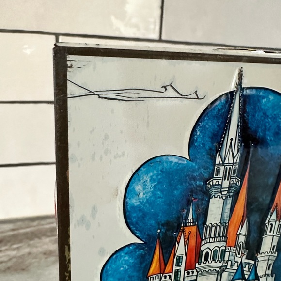 Vintage metal Mickey Mouse piggy bank safe - Picture 4 of 9